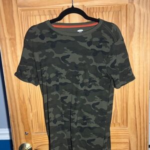 Old Navy Men's Green Camouflage Tee